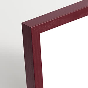 Primer plano de la esquina de un marco de madera rojo oscuro sobre fondo blanco