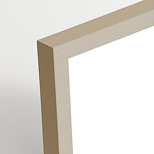 Primo piano dell’angolo di una cornice quadrata in grigio cashmere su uno sfondo chiaro