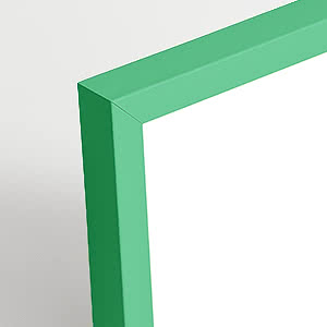 Primo piano dell’angolo di una cornice quadrata in menta su uno sfondo chiaro