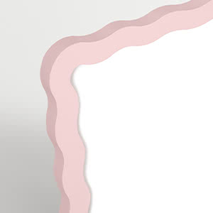 Fondo blanco con borde ondulado rosa claro en el lado izquierdo y arriba
