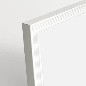 Primer plano de panel blanco con borde en capas