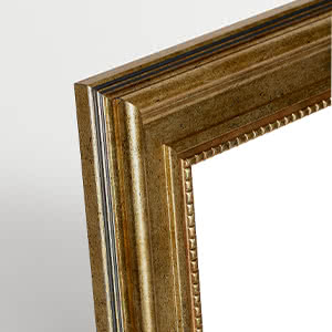 Marco de cuadro rectangular dorado de estilo rococó con ornamentación de esquina ricamente tallada y perfil estrecho.