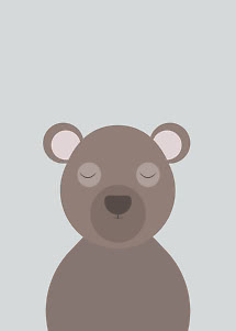 Orso marrone stilizzato con occhi chiusi su sfondo grigio chiaro