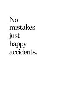 Sort tekst på hvid baggrund med citatet: “No mistakes just happy accidents.”