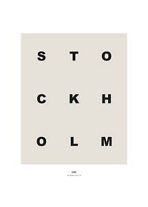 Minimalistisches Poster mit den Buchstaben STOCKHOLM in Schwarz auf hellem Beigeton und kleinen Koordinaten unten