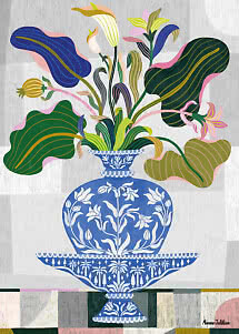 Kleurrijke bloemenillustratie in blauwe siervaas met grote groene en blauwe bladeren op lichte achtergrond