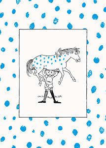 Illustration d’un enfant soulevant un cheval tacheté sur fond blanc à pois bleus