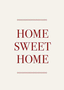 Poster con la scritta "Home Sweet Home" in rosso scuro su sfondo chiaro