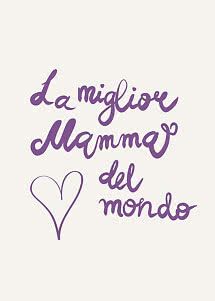 Purple handwritten "La migliore Mamma del mondo" text with a heart on a light background