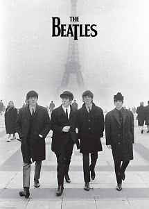 Sort-hvid plakat med The Beatles foran Eiffeltårnet i tåge
