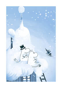 I Mumin su un albero innevato guardano Piccola Mi su una slitta sotto un cielo stellato