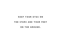 Czarny tekst na białym tle: „Keep your eyes on the stars and your feet on the ground.”