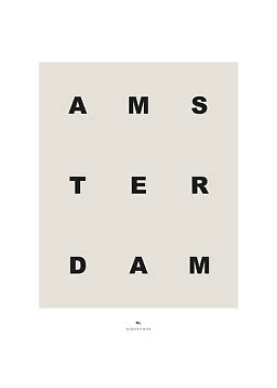 Beiges Poster mit schwarzen Buchstaben, die AMSTERDAM bilden, und kleinen Koordinaten unten.