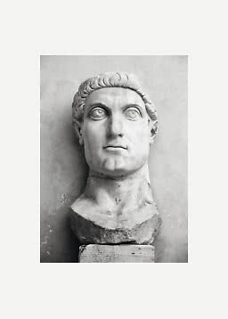 Poster in bianco e nero con primo piano di un busto antico in marmo su sfondo chiaro
