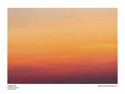 Affiche d’art montrant un ciel de coucher de soleil orange et violet, avec bordure blanche