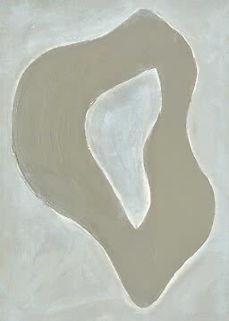 Pintura abstracta en beige y blanco con formas orgánicas y fluidas
