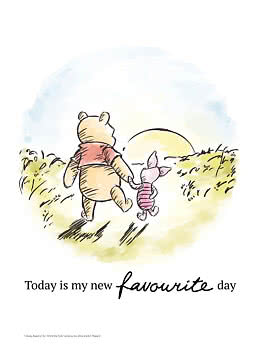 Winnie Puuh und Ferkel gehen Hand in Hand dem Sonnenuntergang entgegen mit Text "Today is my new favourite day"