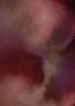 Närbild av tyg med abstrakt mönster i rosa, röda, lila och beige toner