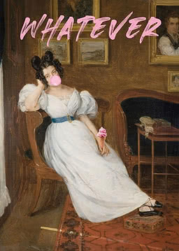 En kvinne i hvit empirekjole som blåser en rosa tyggegummiboble i et interiør i regency-stil, med en iskrem i hånden og WHATEVER i rosa penselskrift øverst