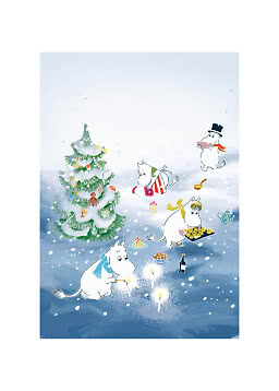 Illustration des Moumines dans la neige près d’un sapin décoré, avec plats et cierges magiques