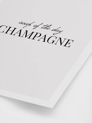 Hvid typografiplakat med teksten "soup of the day CHAMPAGNE" i sort