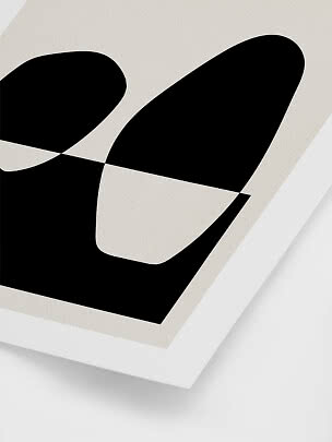 Poster astratto bianco e nero con forme organiche in cornice bianca