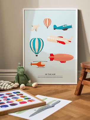 Póster infantil con aviones, globos aerostáticos, dirigible y helicóptero en marco blanco