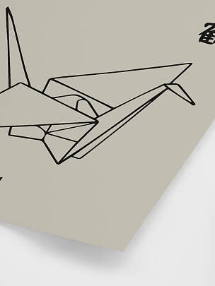 Abstrakt vægkunst med sort stregtegning af en origami-fugl på beige baggrund