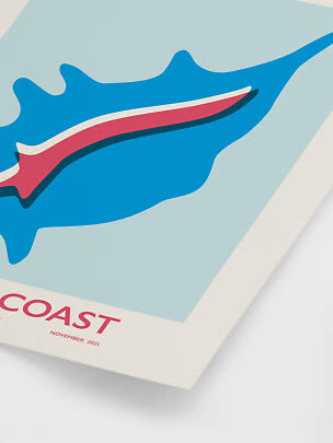 Abstraktes Poster mit blauer Küstenform auf hellblauem Hintergrund, Text Coast, November 2021