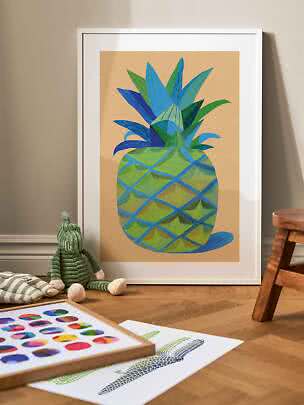 Ingelijste kunstprint met gestileerde ananas in blauwe en groene tinten op beige achtergrond