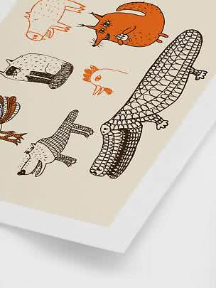 Plakat med legende dyreillustrationer, bl.a. krokodille, ræv, gris, høne og fugl på beige baggrund