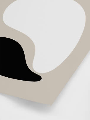 Abstraktes Poster mit organischen Formen in Beige, Weiß und Schwarz