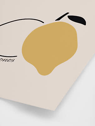 Poster minimalista con illustrazione di limone giallo su sfondo beige