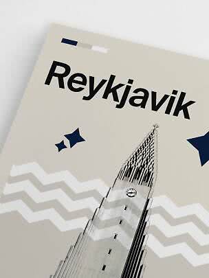 Poster con scritta Reykjavik e torre di chiesa stilizzata, motivo a zig zag e stelle