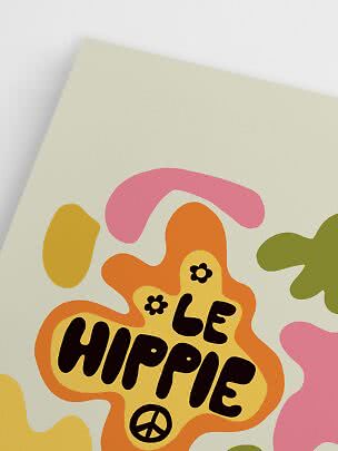 Buntes Retro-Poster mit dem Schriftzug "Le Hippie", Blumen und Peace-Zeichen