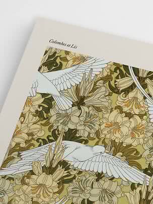 Plakat med hvide duer og liljer i tæt blomster mønster