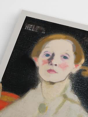 Primo piano di stampa d’arte incorniciata con ritratto dipinto di un bambino su sfondo scuro