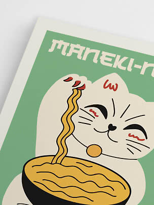 Geïllustreerde poster met wenkende maneki-neko kat en kom noedels op groene achtergrond