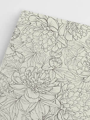 Nærbillede af cremefarvet papir med sort blomstertegning af store pæoner og blade