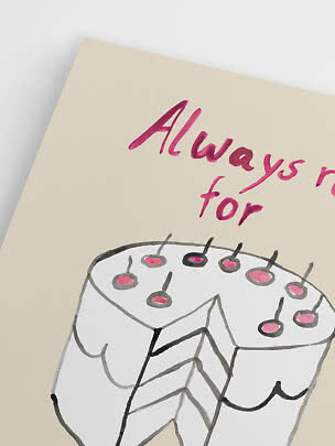 Illustration de gâteau avec cerises roses et texte manuscrit partiel en haut