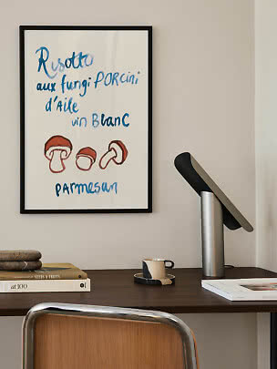Póster de cocina enmarcado con receta de risotto manuscrita e ilustraciones de setas