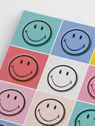Fantasia colorata con faccine smiley in riquadri pastello
