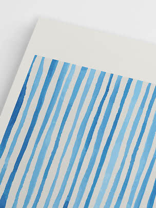 Poster bianco con strisce verticali blu effetto acquerello