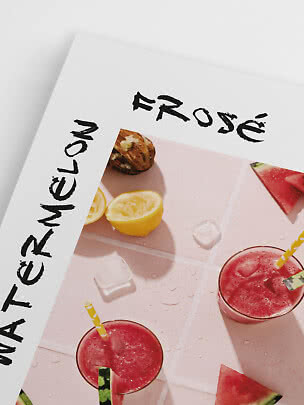 Affiche "Watermelon Rosé" avec boissons roses, pailles, citron, glaçons et tranches de pastèque