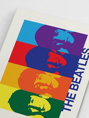Buntes Pop-Art-Poster mit vier Beatles-Porträts in kräftigen Farbflächen