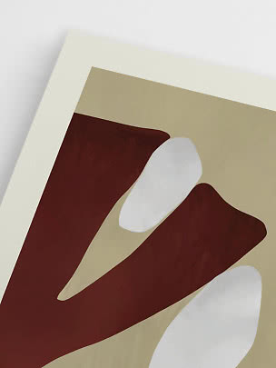 Abstraktes Poster mit organischen Formen in Dunkelrot, Beige und Weiß