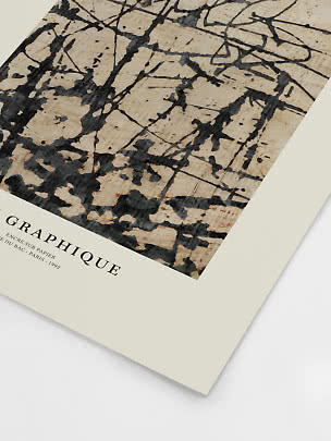 Abstrakt konstposter med svart grafiskt mönster på beige bakgrund och krämfärgad kant