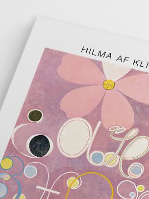 Plakat med abstrakt kunst af Hilma af Klint i lilla og rosa toner med cirkler og blomsterform