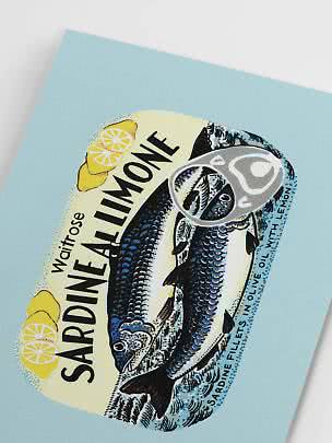 Illustrazione di sardine in scatola con limoni su sfondo azzurro chiaro