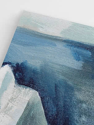Abstraktes Gemälde in Blau-, Weiß- und Grüntönen mit sichtbaren Pinselstrichen